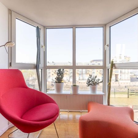 Sunny Maisonette With Views Over Canary Wharf, Лондон Экстерьер фото