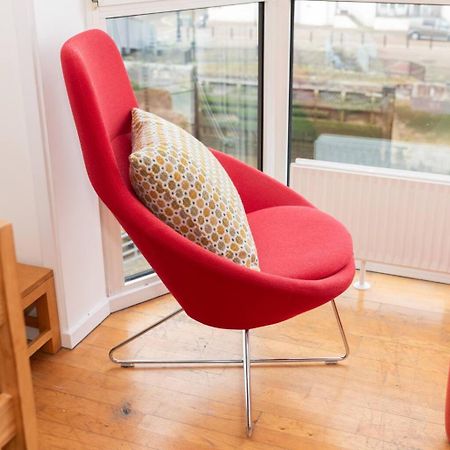 Sunny Maisonette With Views Over Canary Wharf, Лондон Экстерьер фото