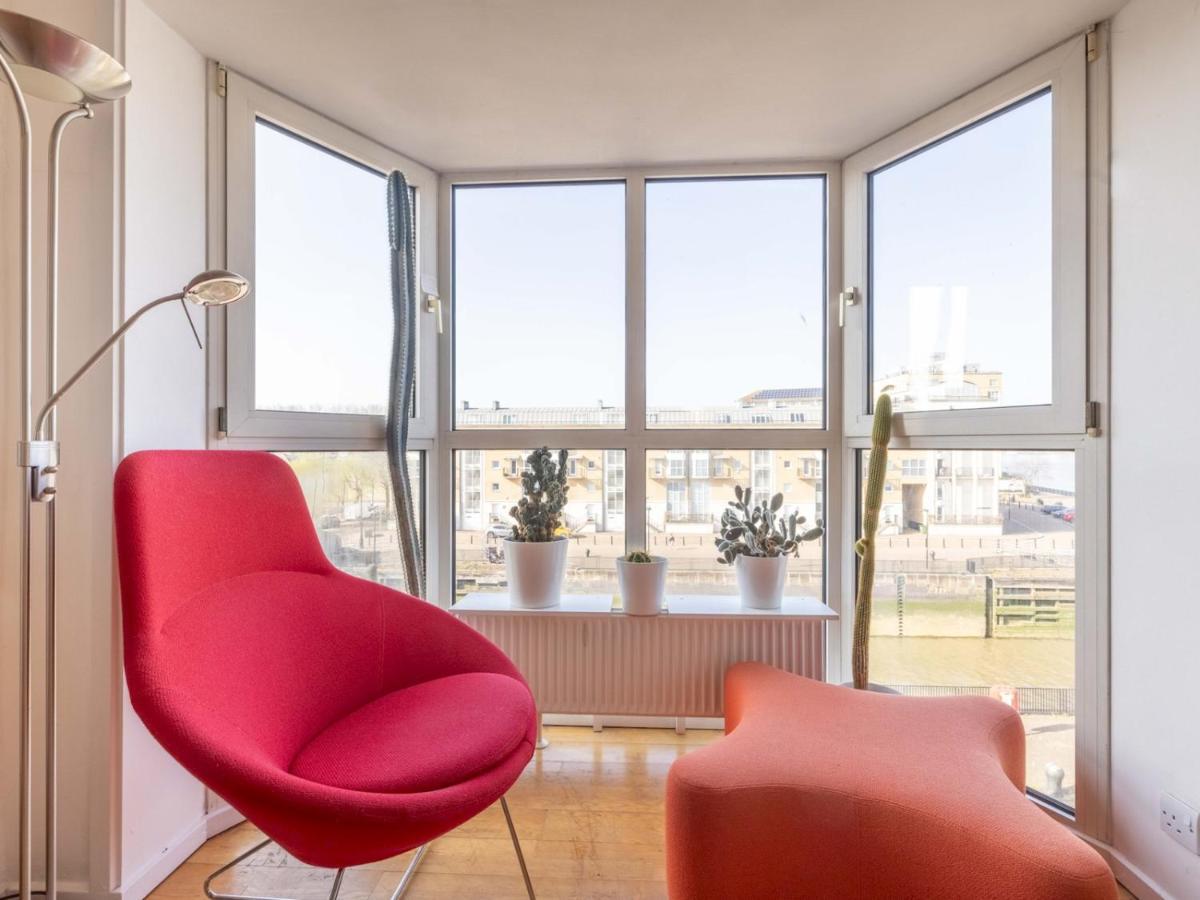 Sunny Maisonette With Views Over Canary Wharf, Лондон Экстерьер фото