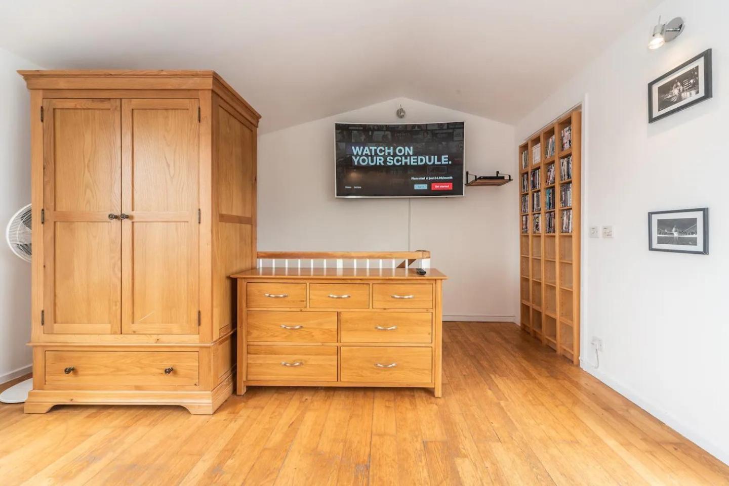Sunny Maisonette With Views Over Canary Wharf, Лондон Экстерьер фото