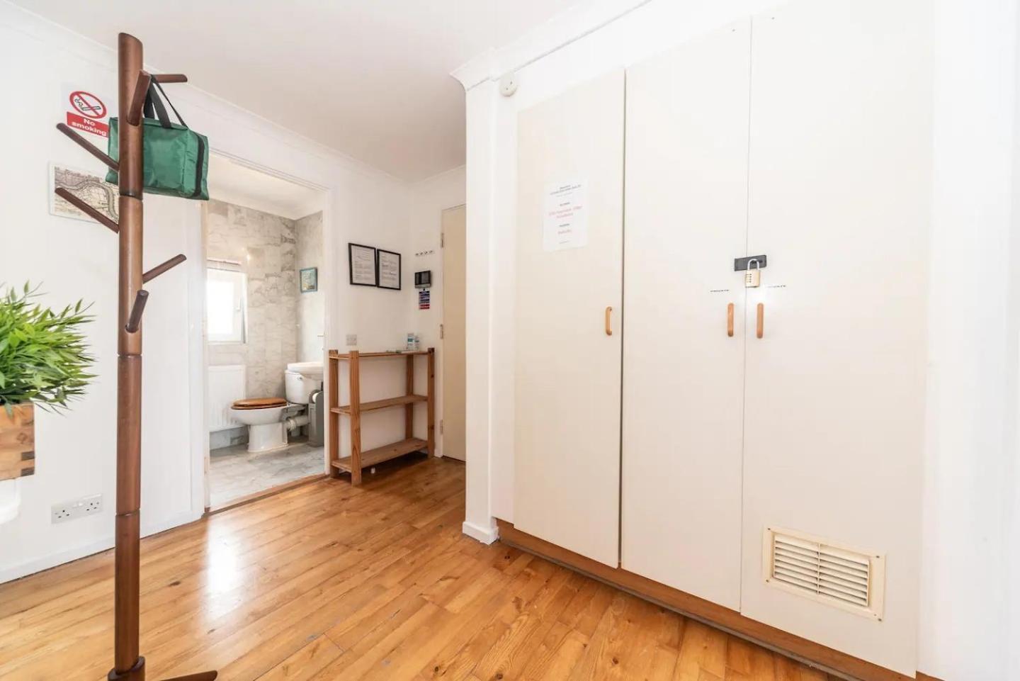 Sunny Maisonette With Views Over Canary Wharf, Лондон Экстерьер фото