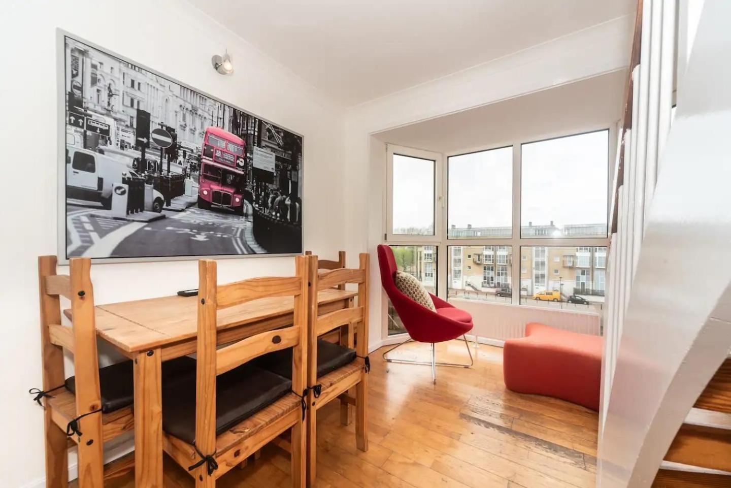 Sunny Maisonette With Views Over Canary Wharf, Лондон Экстерьер фото