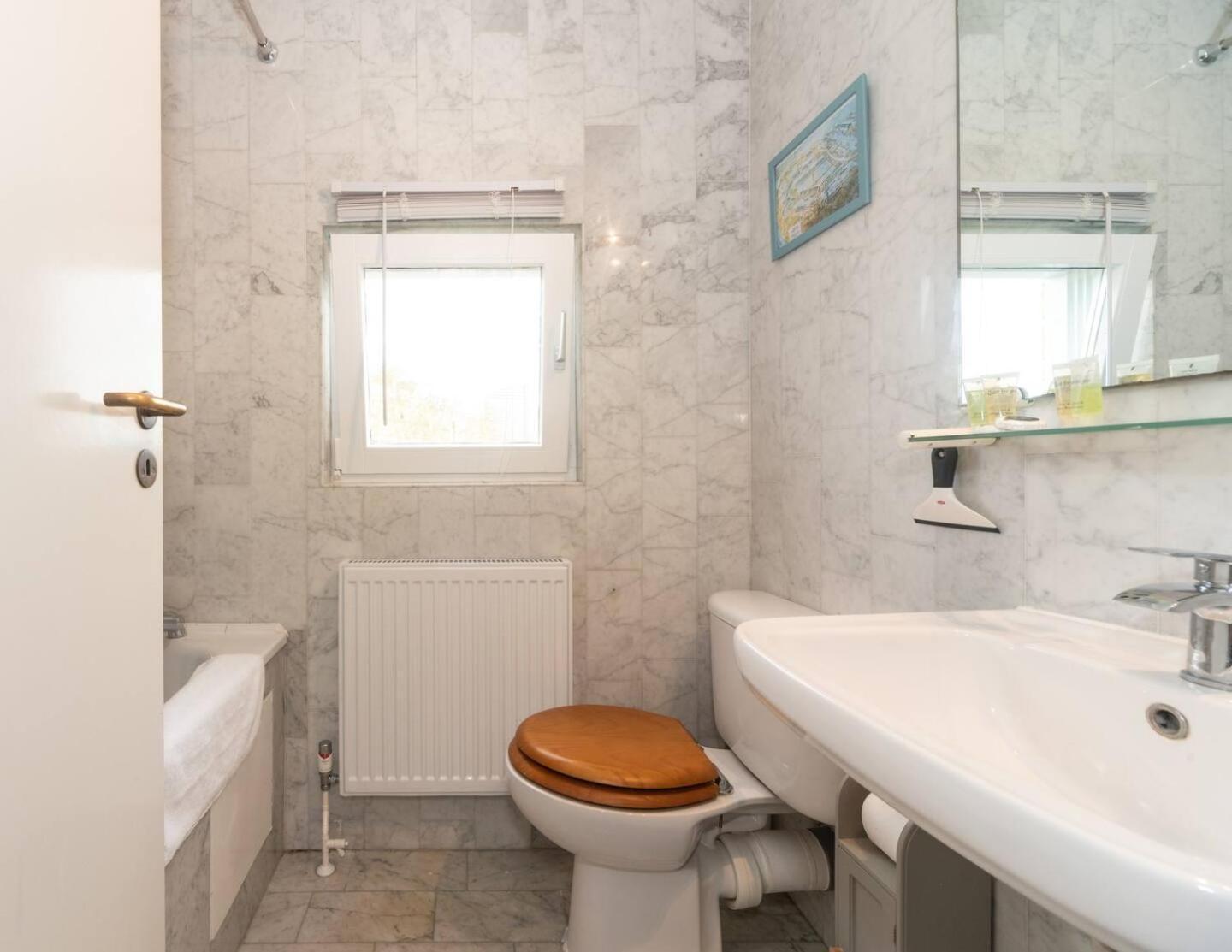 Sunny Maisonette With Views Over Canary Wharf, Лондон Экстерьер фото