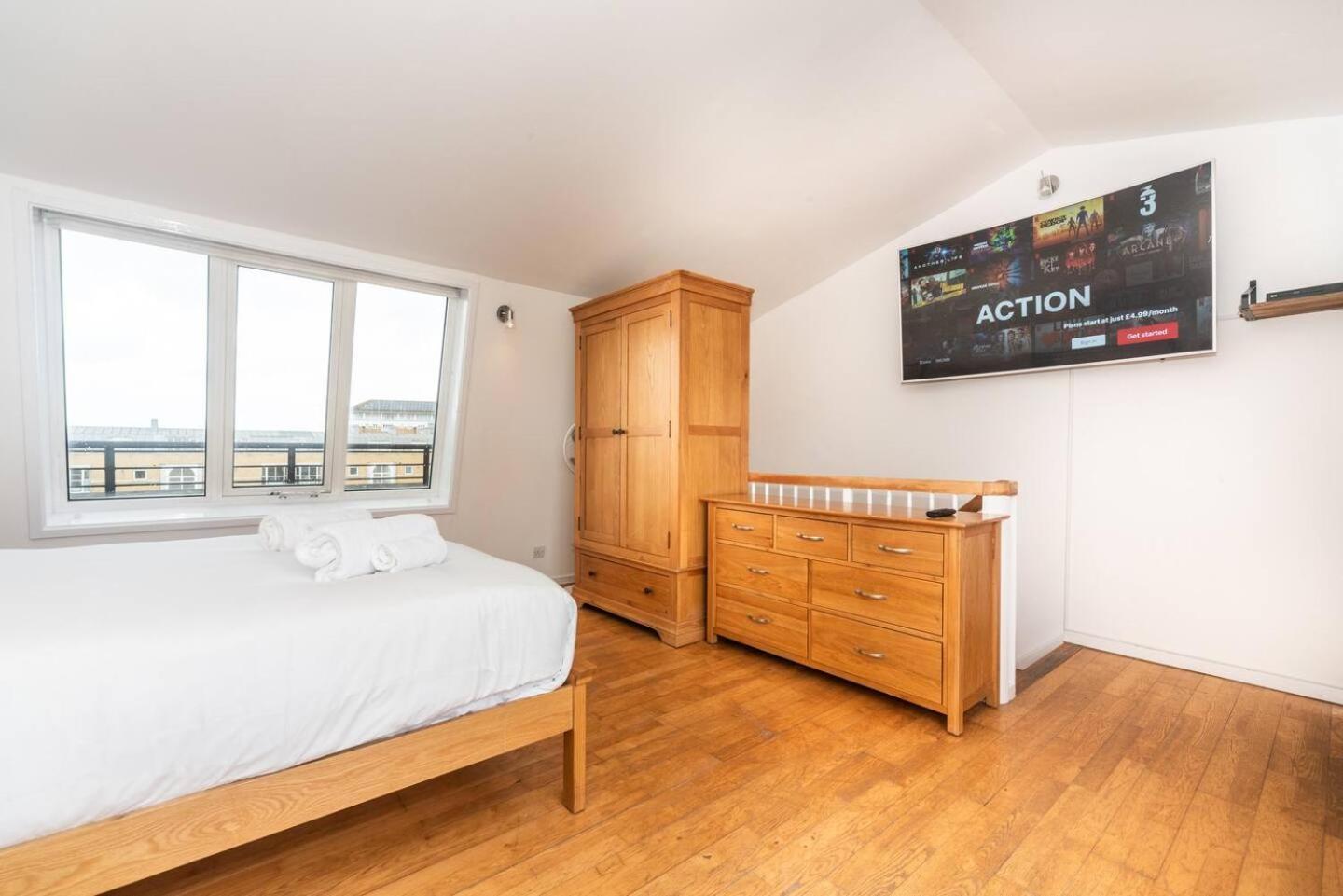 Sunny Maisonette With Views Over Canary Wharf, Лондон Экстерьер фото