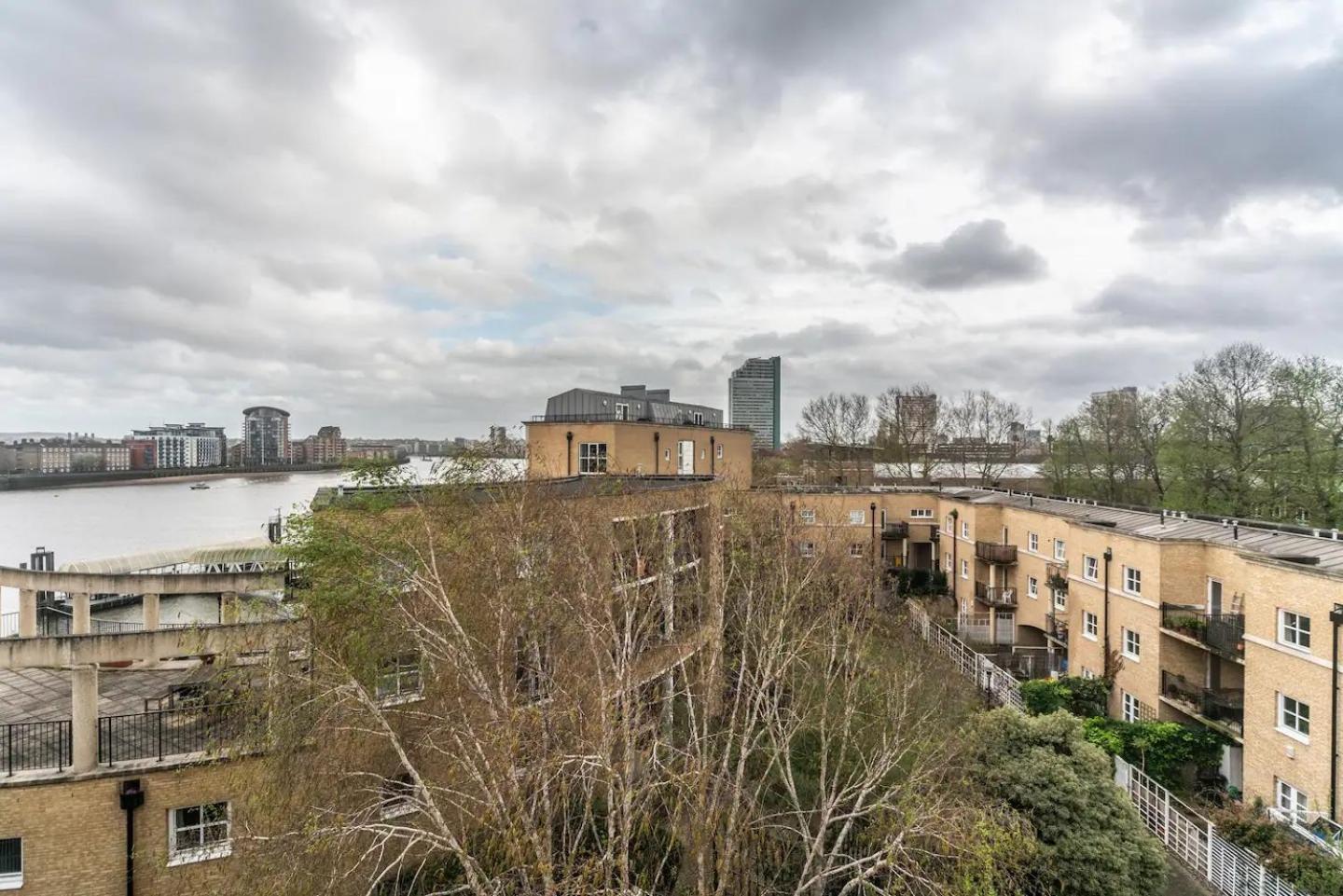 Sunny Maisonette With Views Over Canary Wharf, Лондон Экстерьер фото