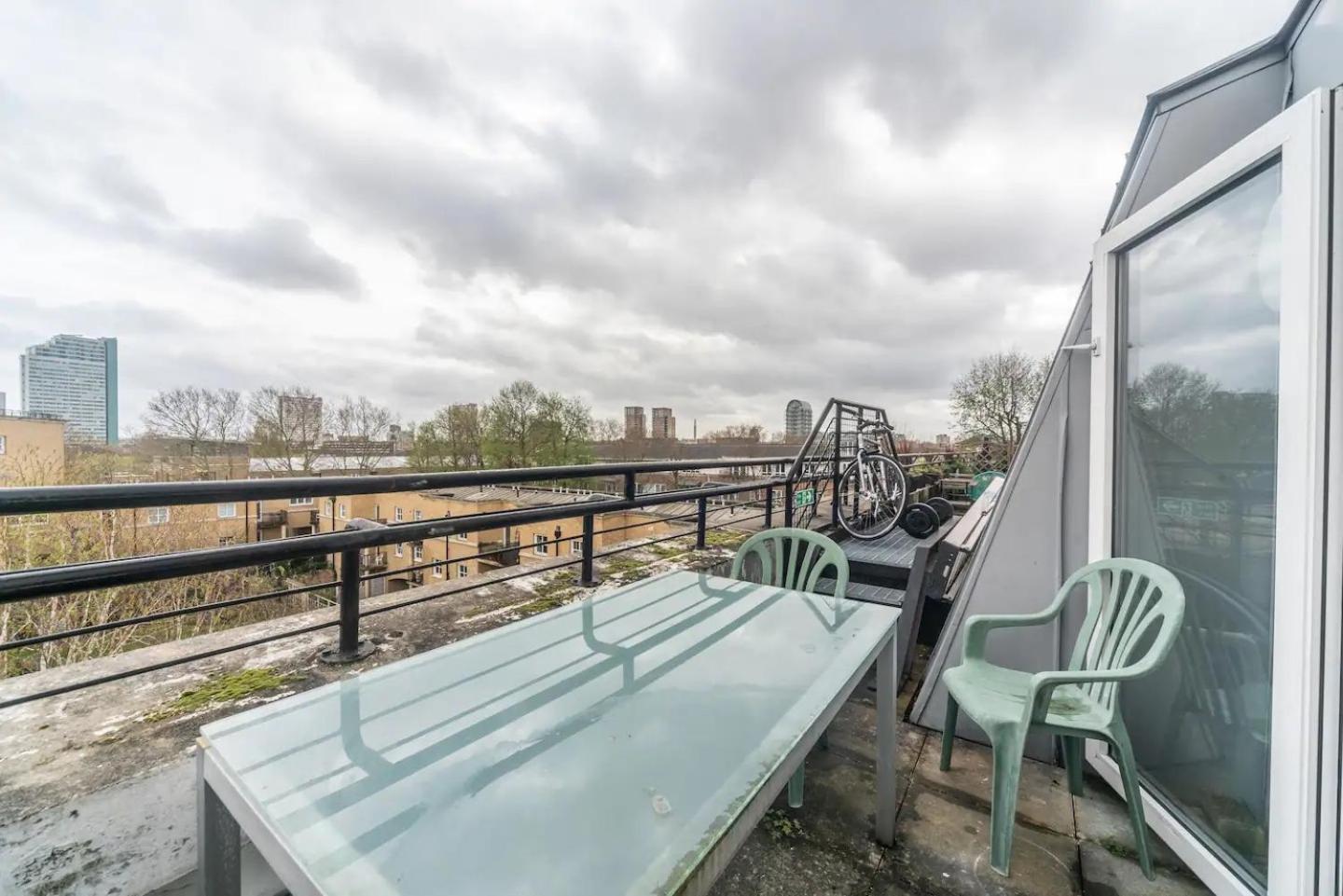 Sunny Maisonette With Views Over Canary Wharf, Лондон Экстерьер фото