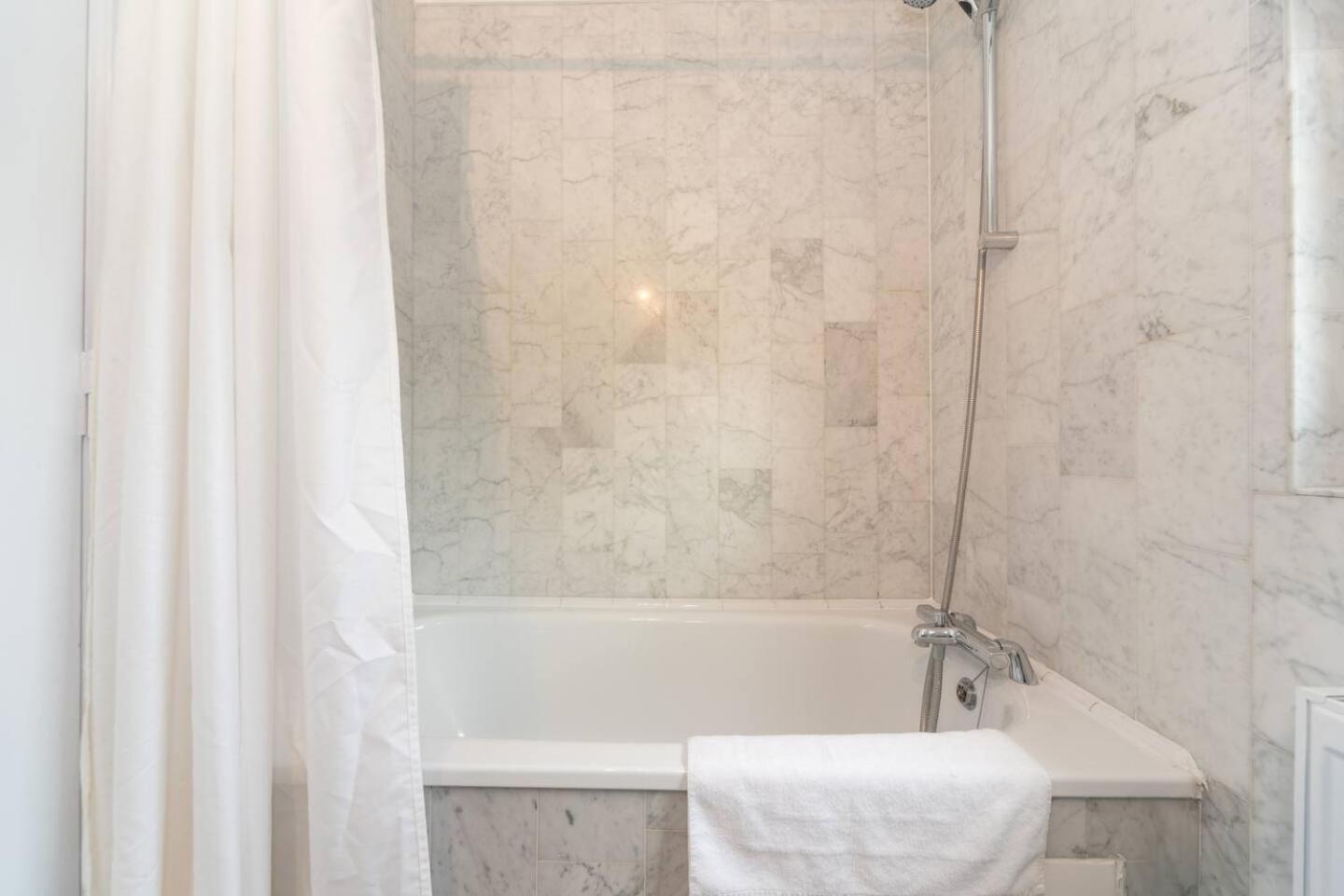 Sunny Maisonette With Views Over Canary Wharf, Лондон Экстерьер фото
