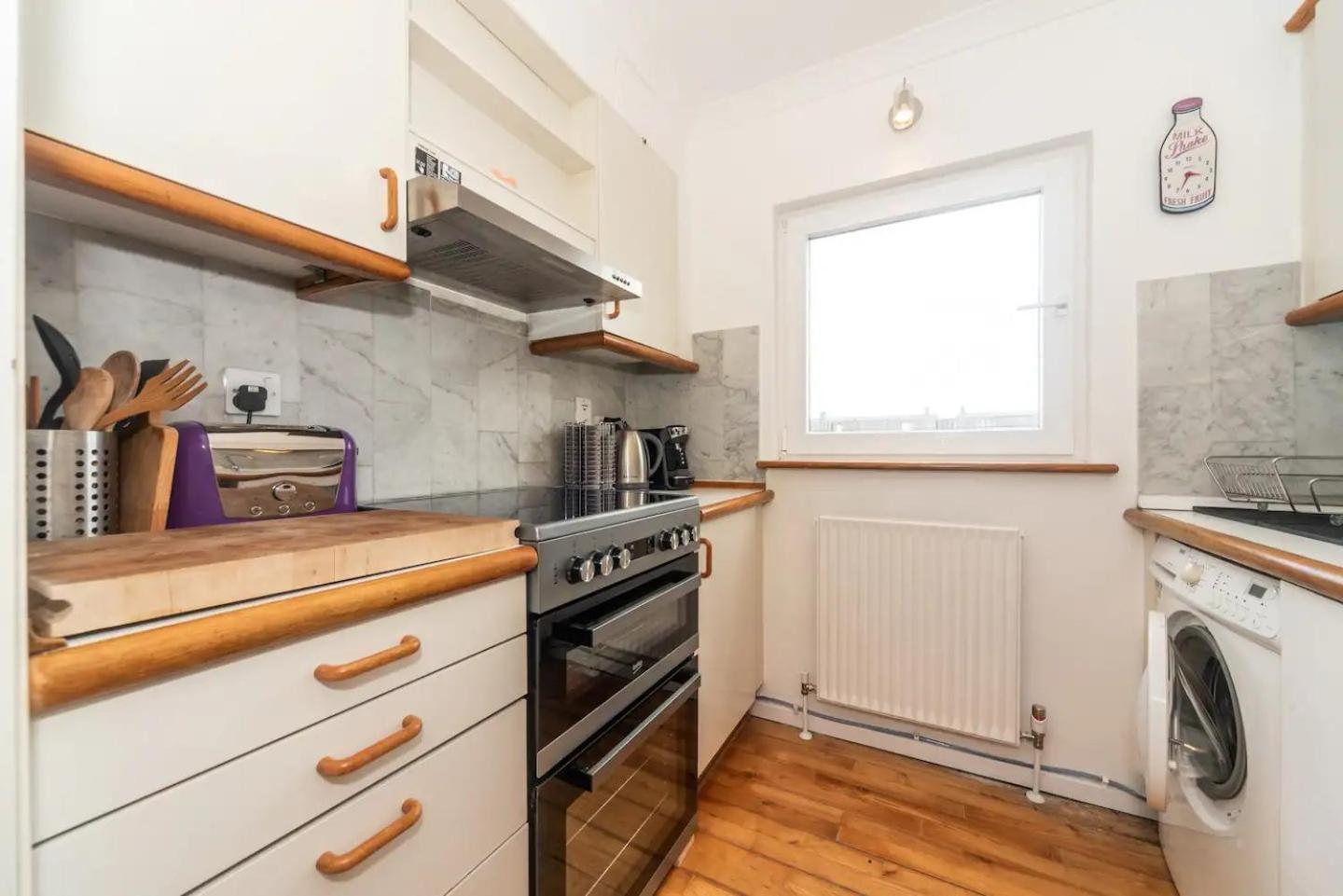 Sunny Maisonette With Views Over Canary Wharf, Лондон Экстерьер фото