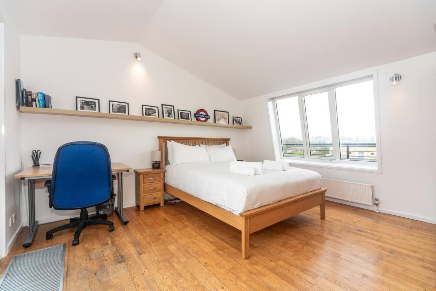 Sunny Maisonette With Views Over Canary Wharf, Лондон Экстерьер фото