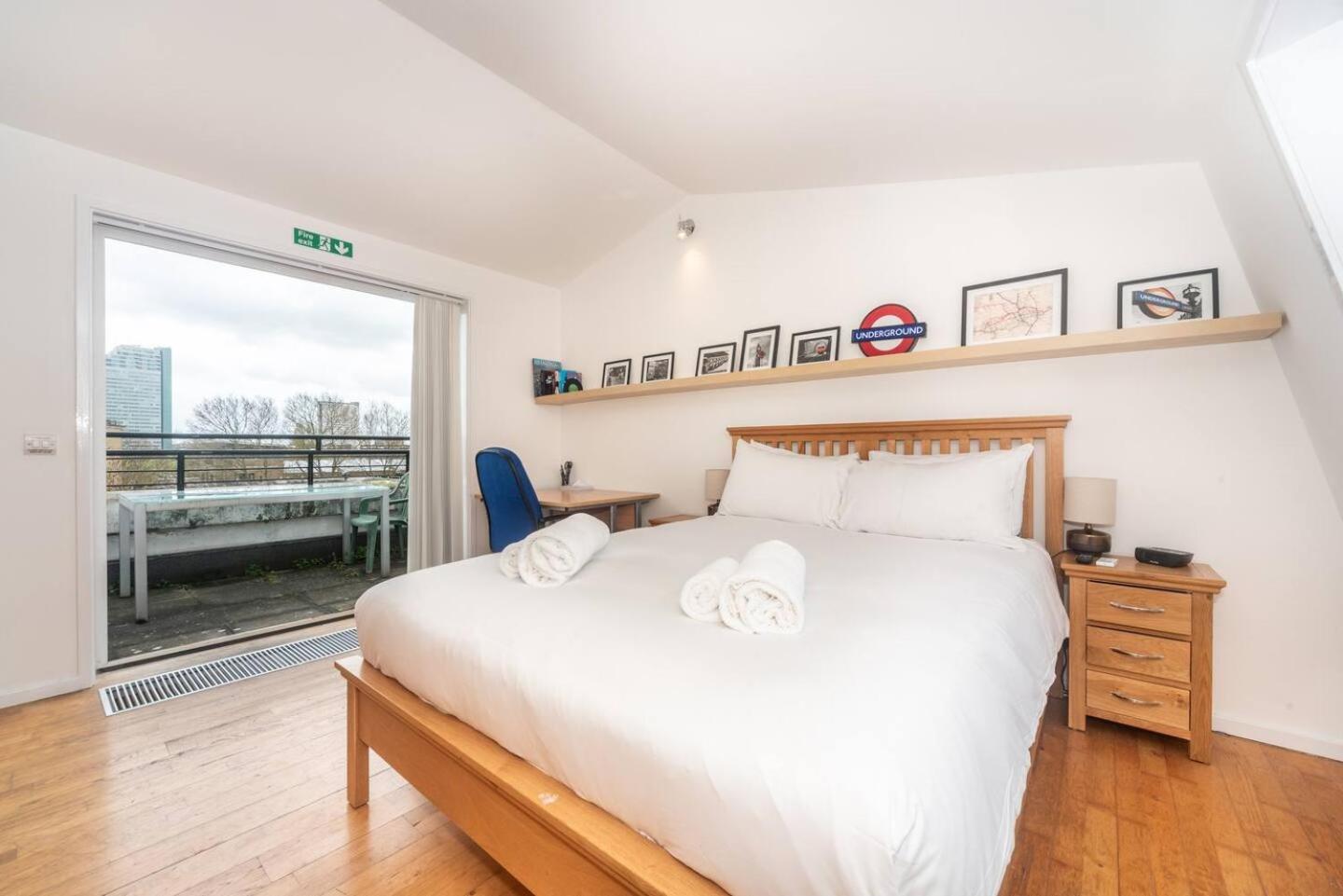 Sunny Maisonette With Views Over Canary Wharf, Лондон Экстерьер фото
